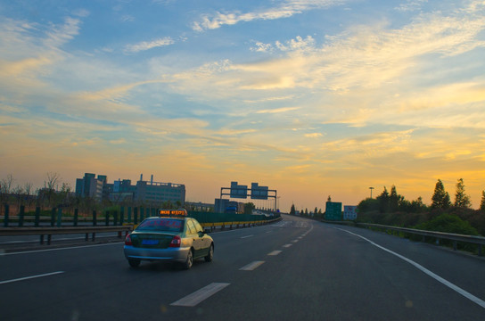 天空 公路