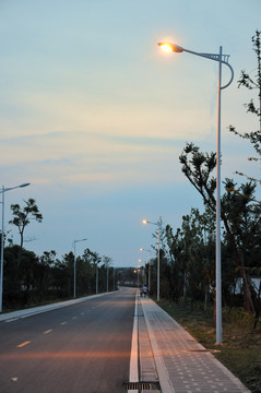 天空晚霞 路灯