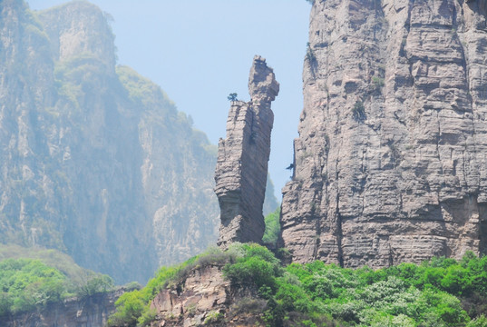 峨冠长袍古大臣