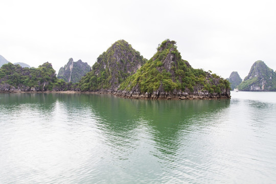 越南下龙湾 海上桂林风光