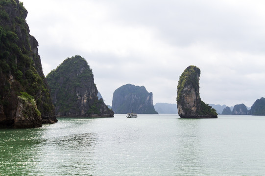 越南下龙湾 海上桂林 大拇指山