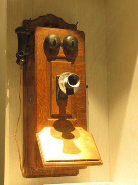 天津博物馆 老电话机