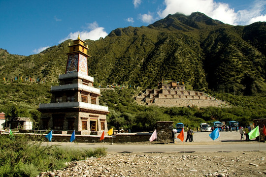 西藏秀巴古堡的佛塔