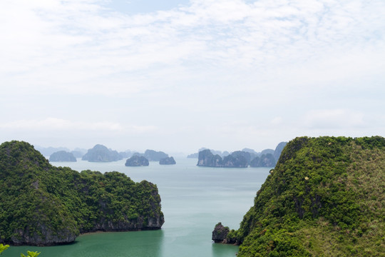 越南下龙湾 海上桂林风光