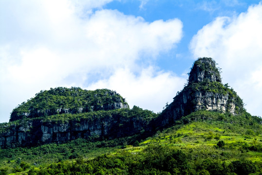 石头山