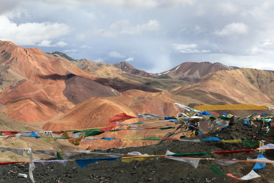 札达五彩山