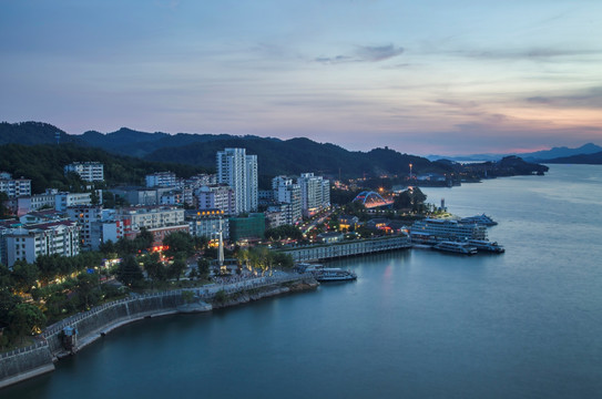 千岛湖江滨夜色