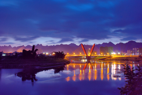 荔波大桥夜景