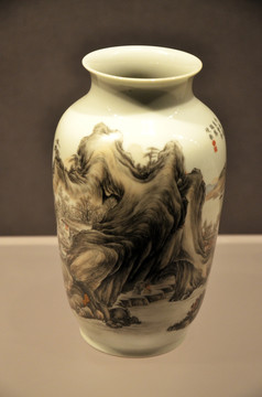 清墨彩山水纹瓷瓶