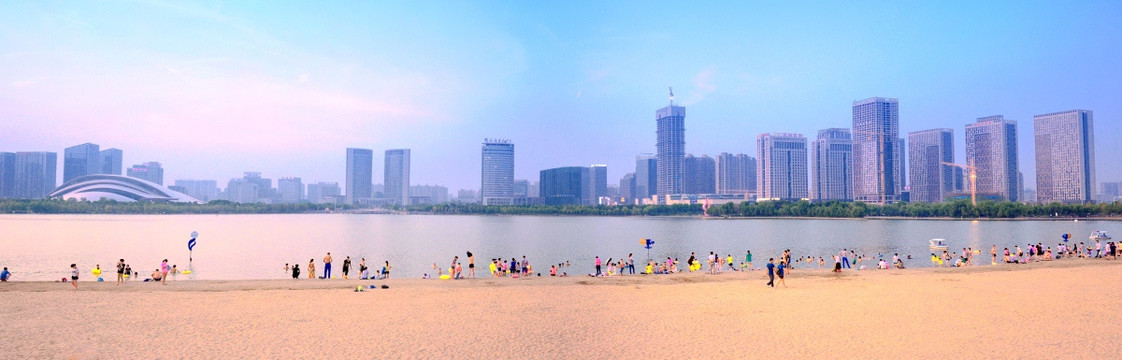 湖邊沙灘 游泳