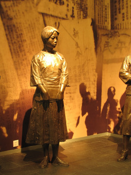 天津博物馆 民国学生塑像