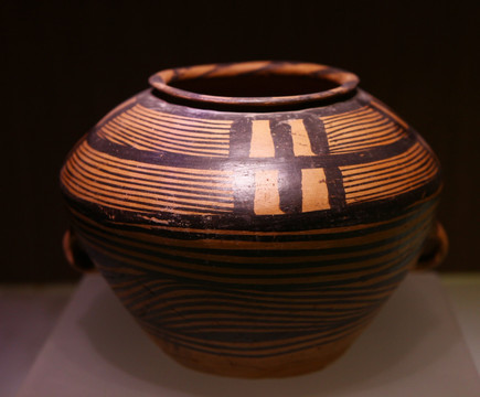 马家窑文化平行线纹陶罐