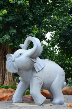 动物大象石雕可爱
