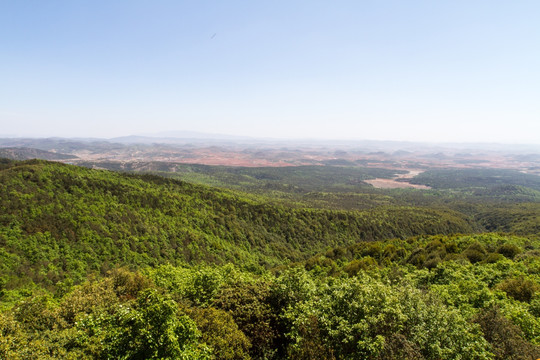 马雄山顶俯瞰大地