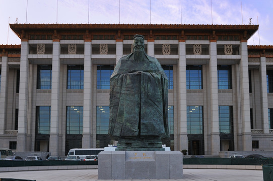 国家博物馆前的孔子雕像