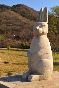 北京蟒山生肖石雕兔
