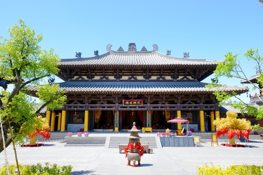 大同云岡石窟靈巖寺大雄寶殿