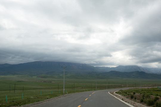 祁连山草原公路