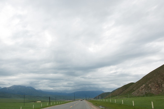 祁连山草原公路