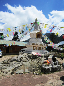 丽江老君山白塔