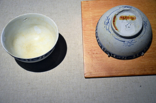 清代青花团菊纹碗