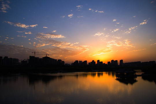 曲江池夕阳景