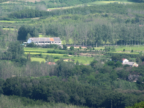 鸟瞰农村山川田园