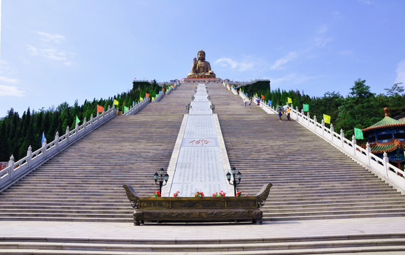 山东龙口南山大佛