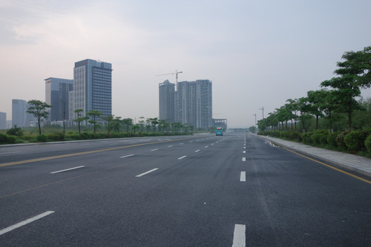 深圳建筑群 马路