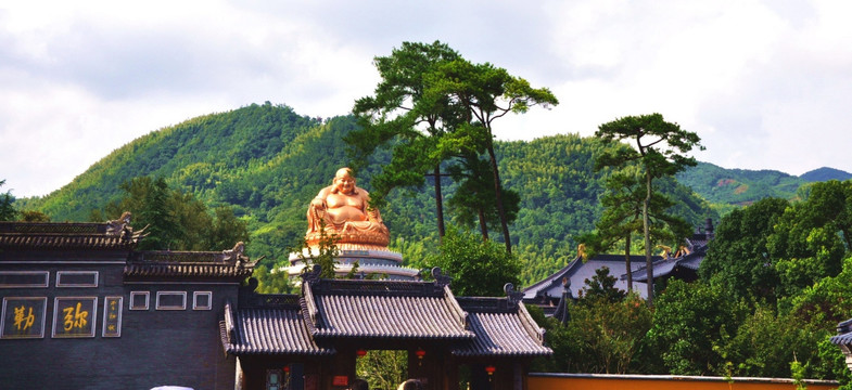 宁波奉化雪窦寺弥勒大佛