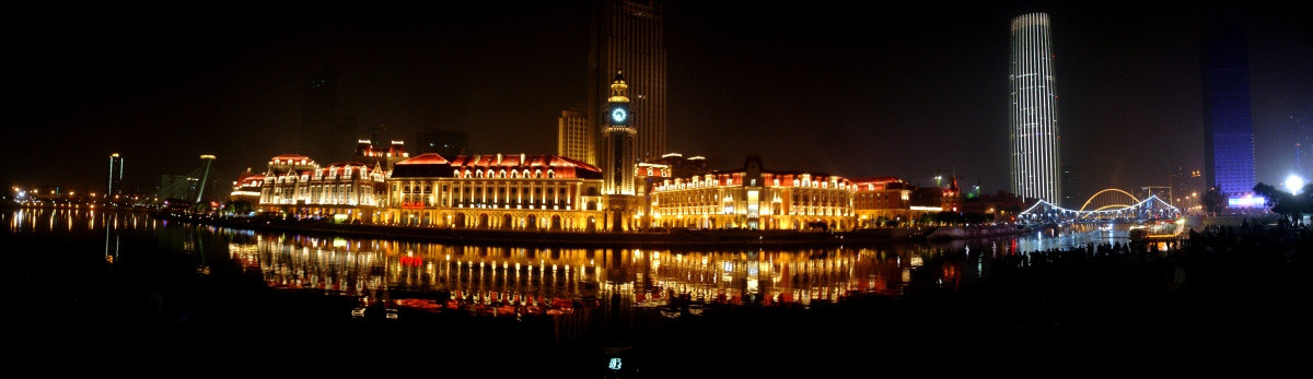 天津海河建筑物金色夜景