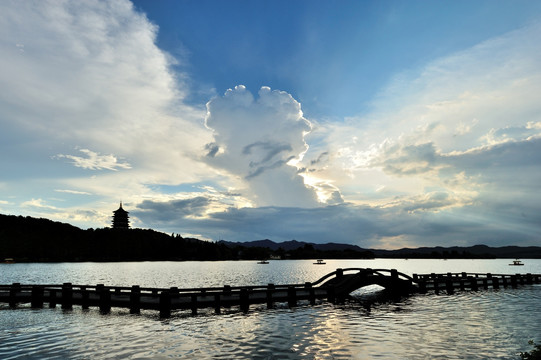 西湖 长桥 傍晚 夏季 云彩