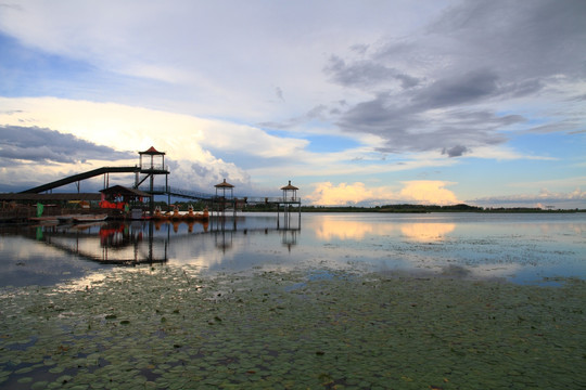 鹤鸣湖景区