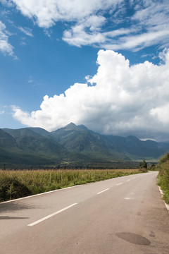 云南丽江白沙田野公路