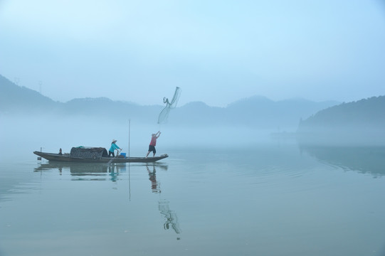 建德 下涯 晨雾 渔船 打渔