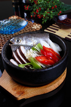 石锅黄花鱼