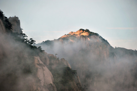 黄山 春季 晨雾 早晨 山脉