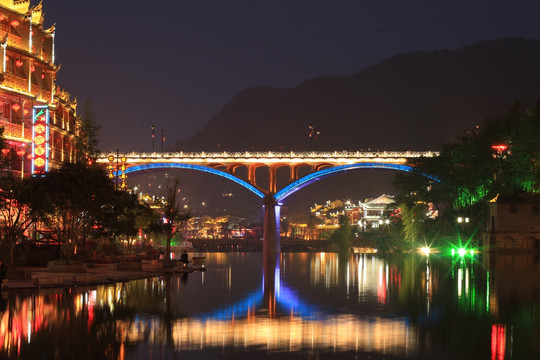 夜色鳳凰