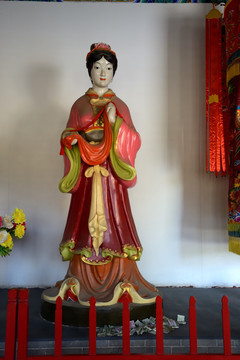 蓬莱三仙山红娘塑像