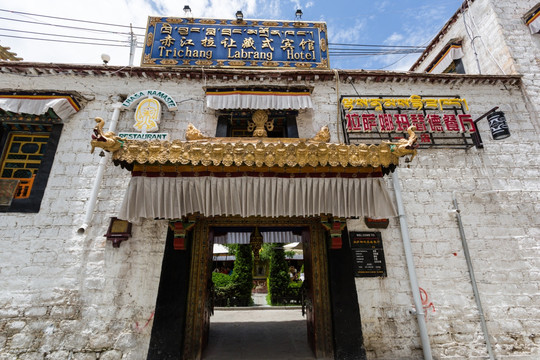 西藏拉萨藏式宾馆大门