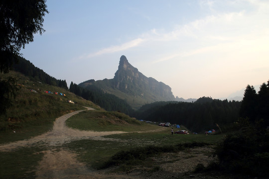 风吹岭草原露营地