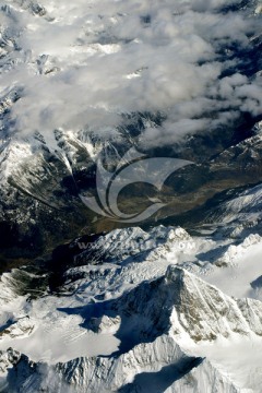 雪山峡谷