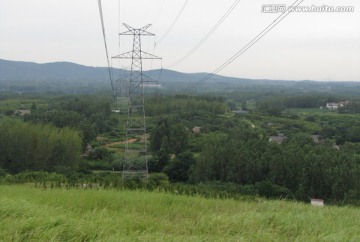 原野高压线 夏日山川