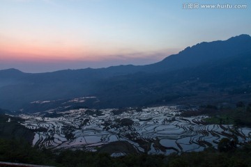 元阳梯田 多依树日出风光