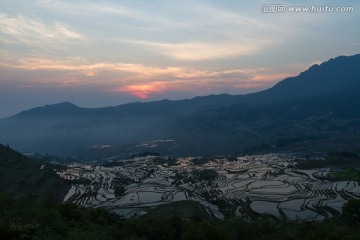 元阳梯田 多依树日出风光