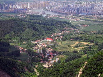 远离城市的山村