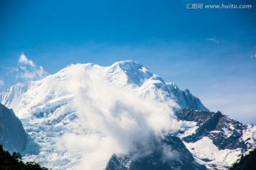 雪山山峰