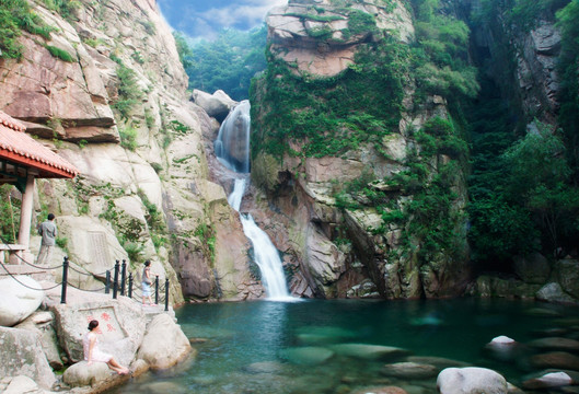 青岛崂山九水潮音瀑