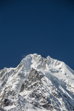 贡嘎雪山主峰山顶