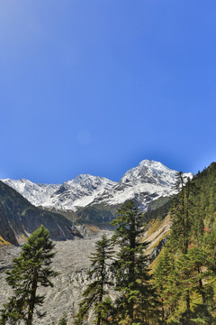 贡嘎雪山